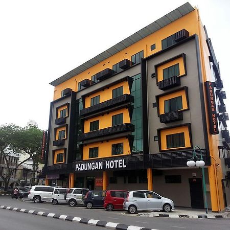 Padungan Hotel Kuching Extérieur photo