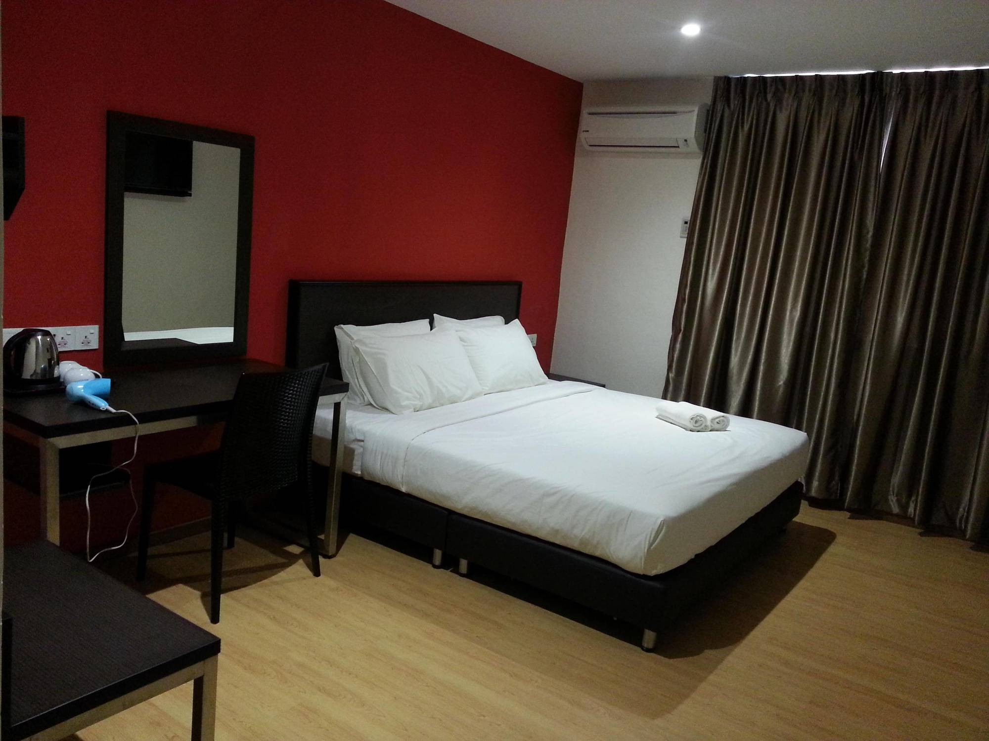 Padungan Hotel Kuching Extérieur photo