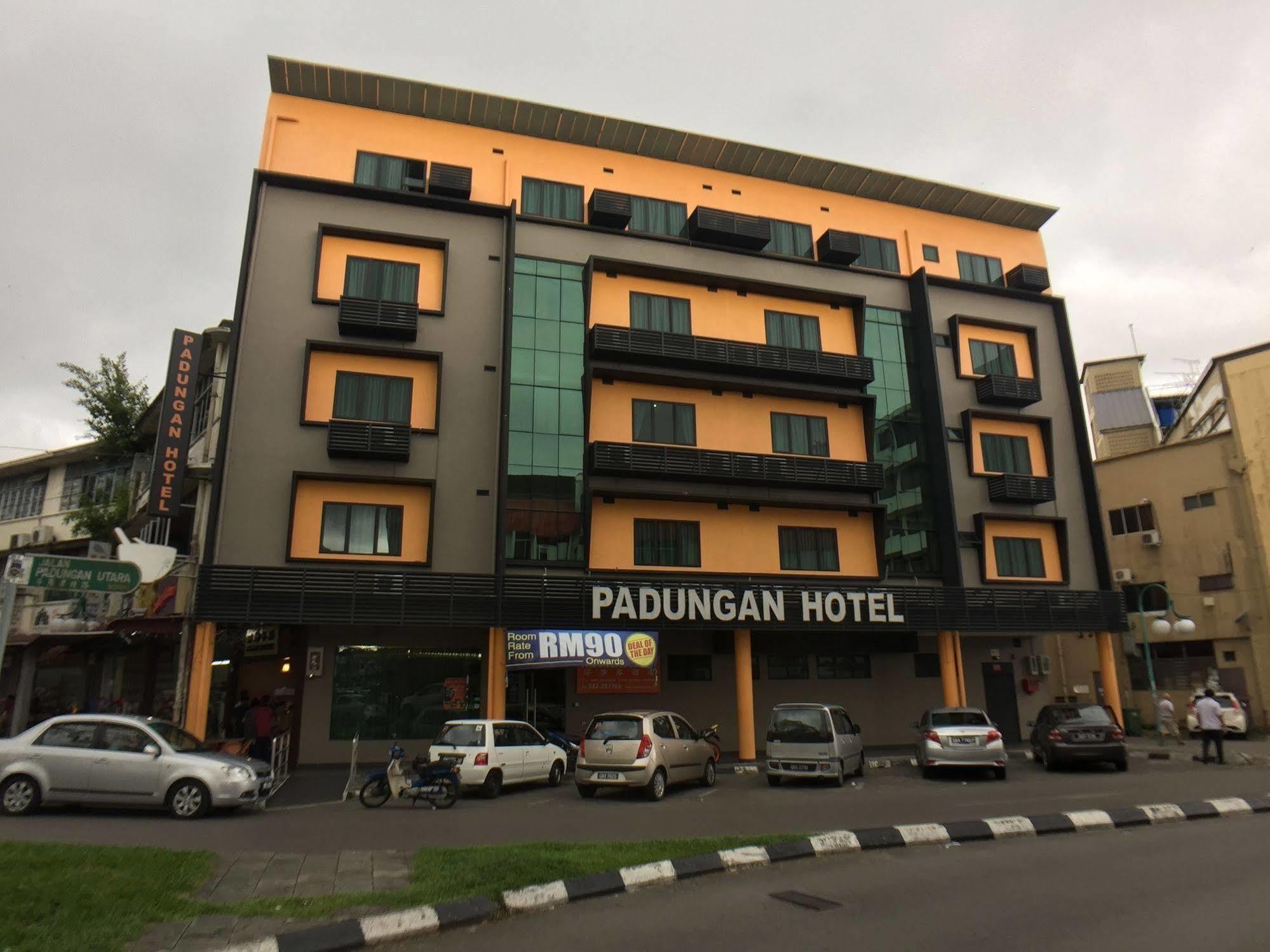 Padungan Hotel Kuching Extérieur photo