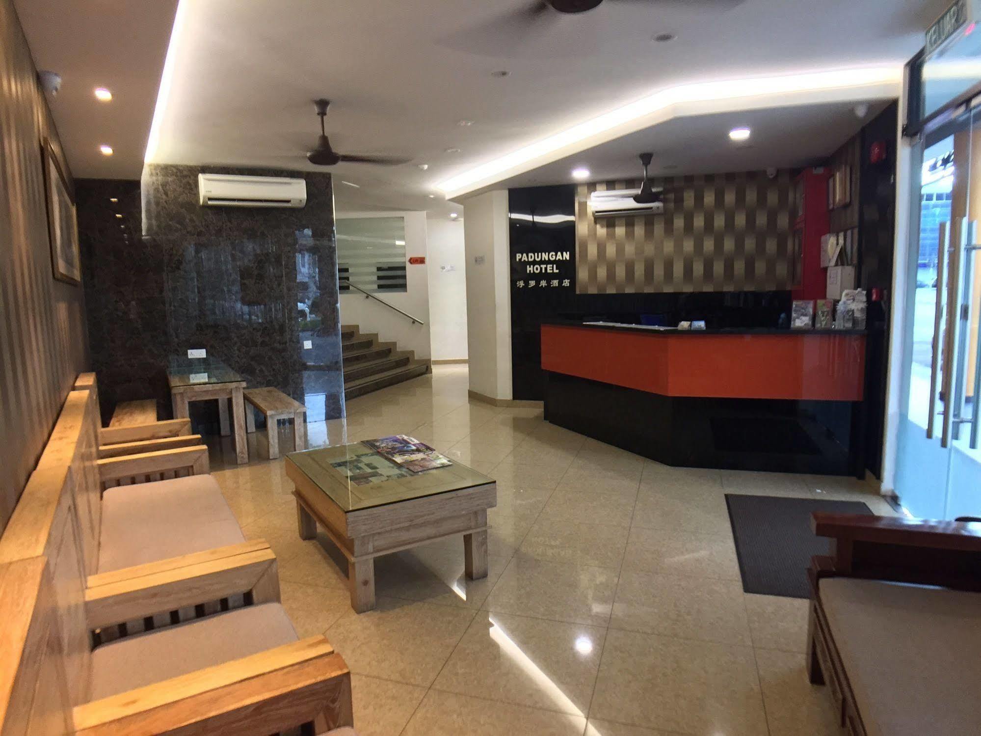 Padungan Hotel Kuching Extérieur photo